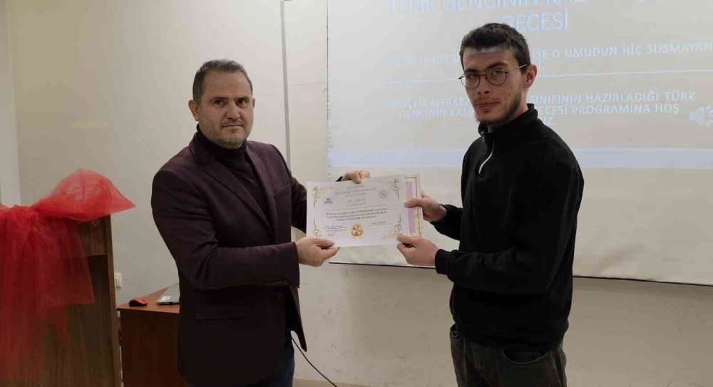 "Türk Gencinin Kalp Atışı" Şiir Gecesi Düzenlendi