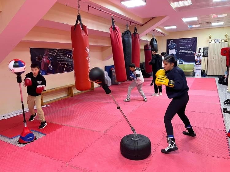 Boks Eğitimiyle Gençler Ringlere Hazırlanıyor