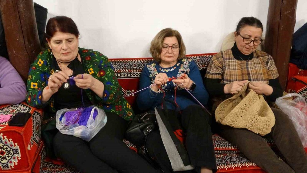 "Örgünü Al Da Gel" Etkinliği Kadınları Bir Araya Getirdi
