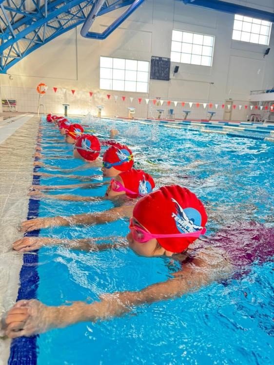 Spor Okullarında Yüzme Antrenmanları Aralıksız Sürüyor