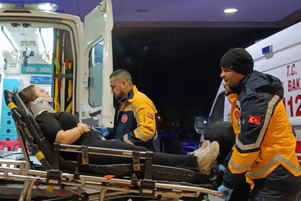 Otomobiller Çarpıştı 1’i Çocuk 3 Kişi Yaralandı