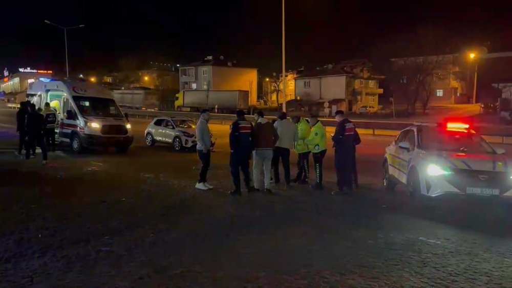 Otomobiller Çarpıştı 1’i Çocuk 3 Kişi Yaralandı