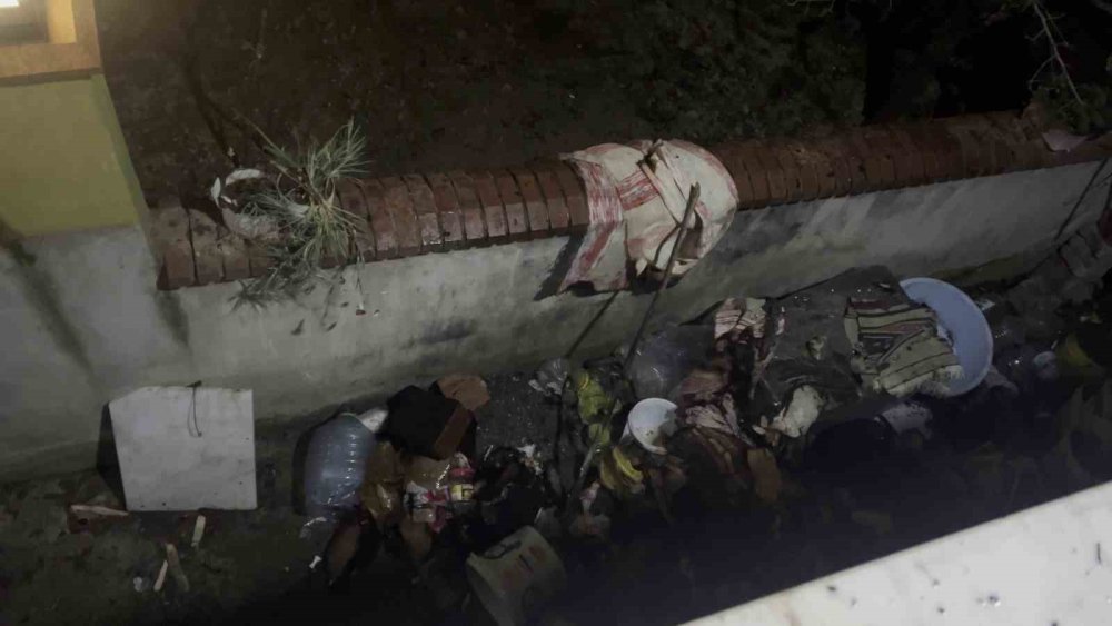 Mahalleliyi Panikleten Yangın, İtfaiyenin Müdahalesiyle Son Buldu