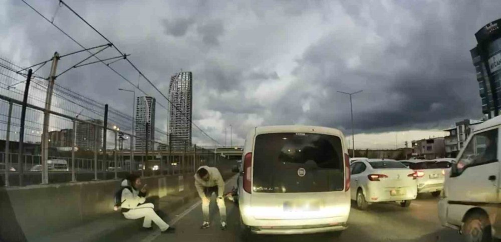 Motosikletliyle Çarpıştı, İlk İşi Aracına Bakmak Oldu