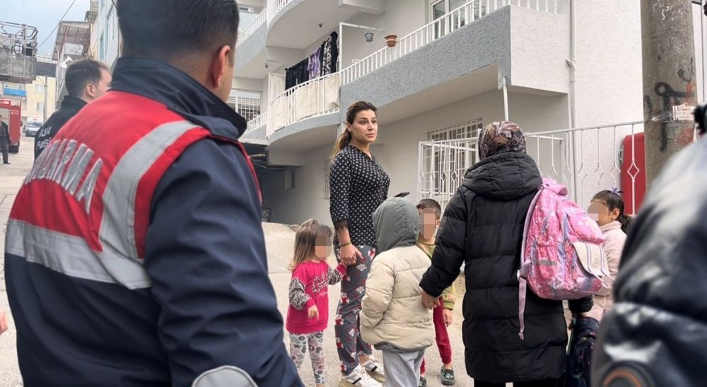 Teslim Olmamak İçin Kendini Balkona Kilitledi