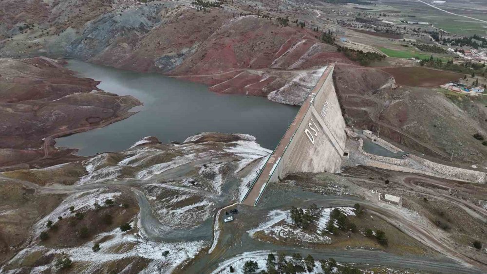 3 Yıl Önce Açılan Barajdaki Su Bitme Noktasına Geldi