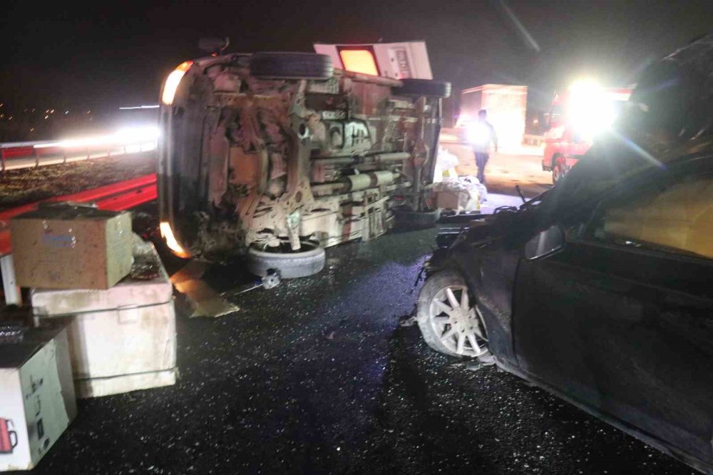 Aynı İstikamette Giden Otomobil İle Minibüs Çarpıştı 1 Kişi Öldü 3 Kişi Yaralandı