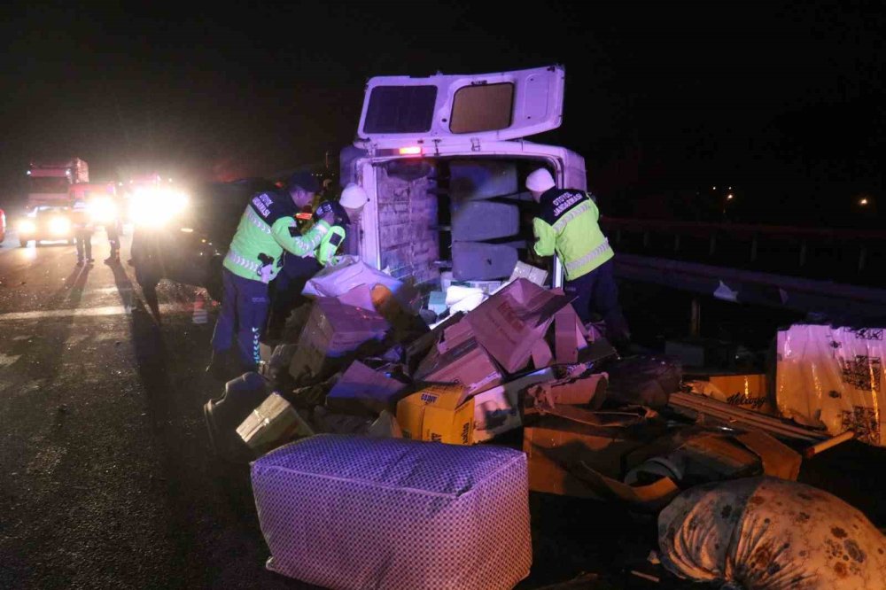 Feci Kazada Minibüse Arkadan Çarpan Otomobil Sürücüsü 2.11 Promil Alkollü Çıktı