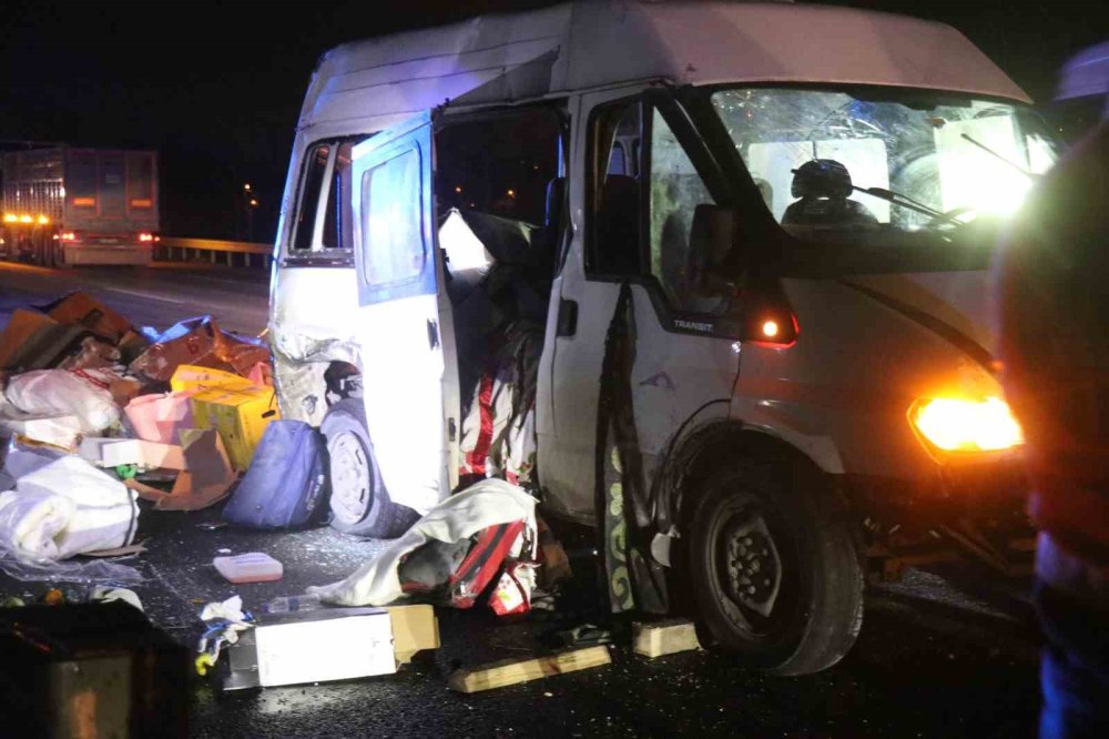 Feci Kazada Minibüse Arkadan Çarpan Otomobil Sürücüsü 2.11 Promil Alkollü Çıktı