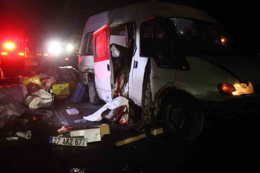 Feci Kazada Minibüse Arkadan Çarpan Otomobil Sürücüsü 2.11 Promil Alkollü Çıktı