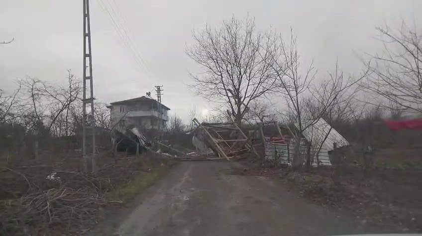 Şiddetli Rüzgar Ortalığı Savaş Alanına Çevirdi