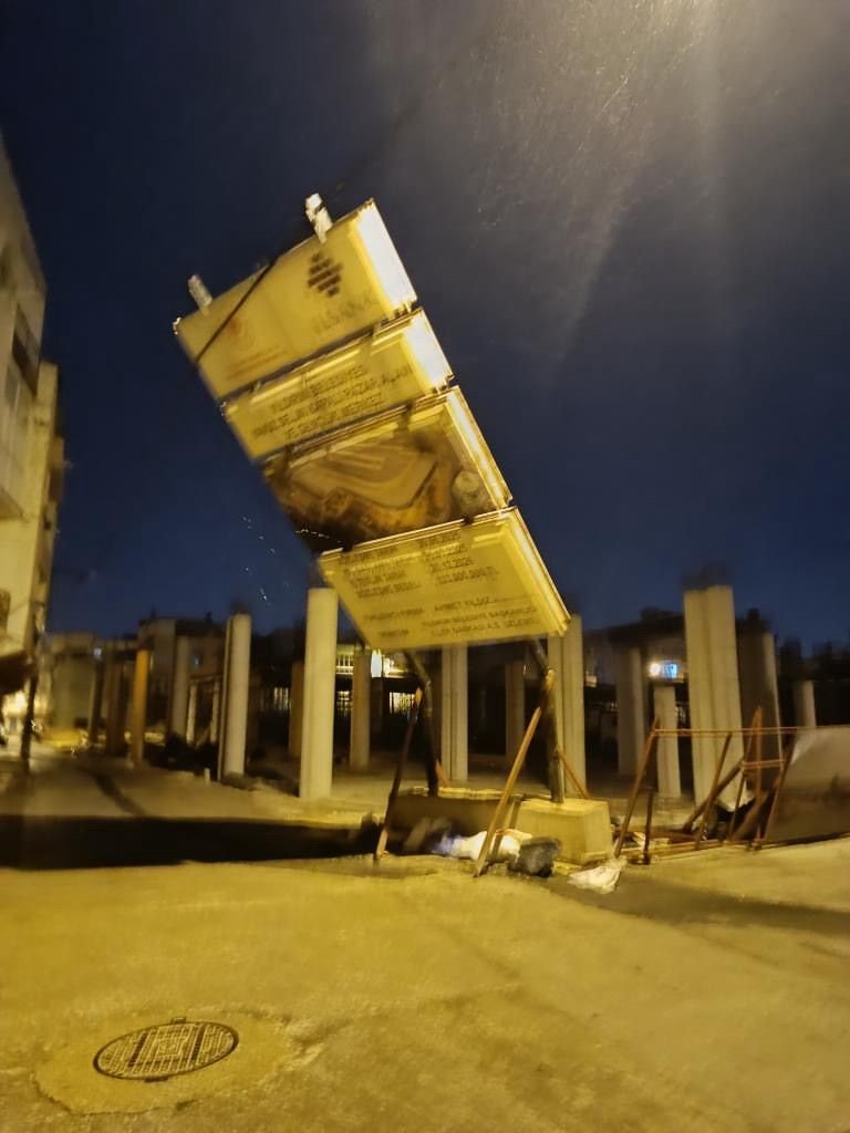 Tellere Takılan Poşet, Binlerce Kişiyi Yolda Bıraktı