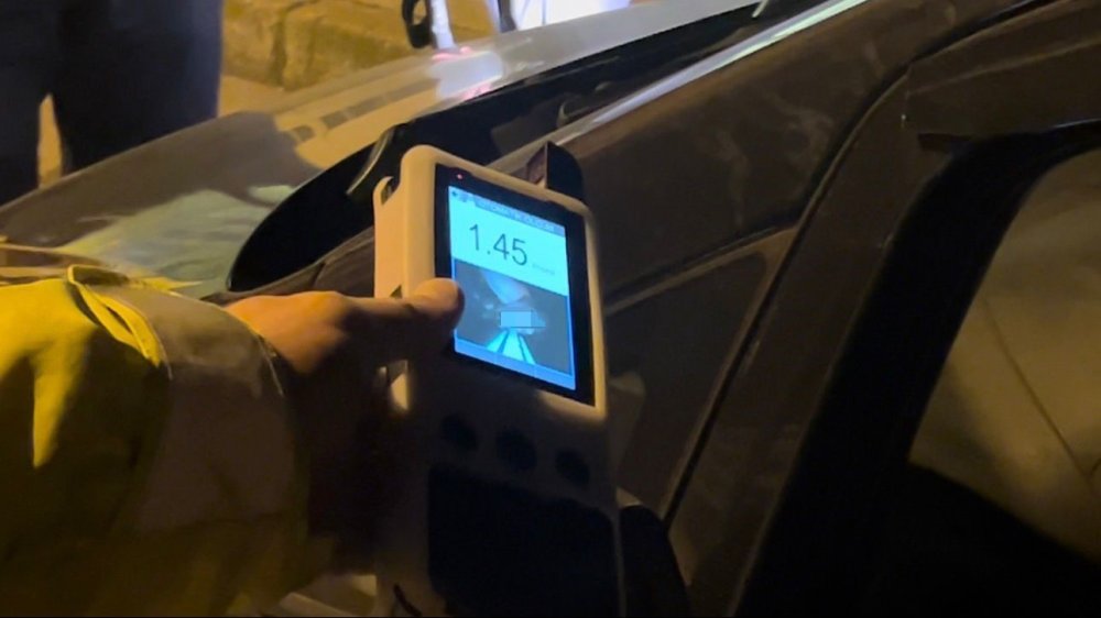 Kadın Sürücü "Eşim Gelmeden Araçtan İnmem" Dedi, 1.45 Promil Alkollü Çıktı