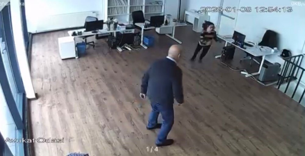 Lodos Dehşeti: Plazanın Tavanı Çöktü!