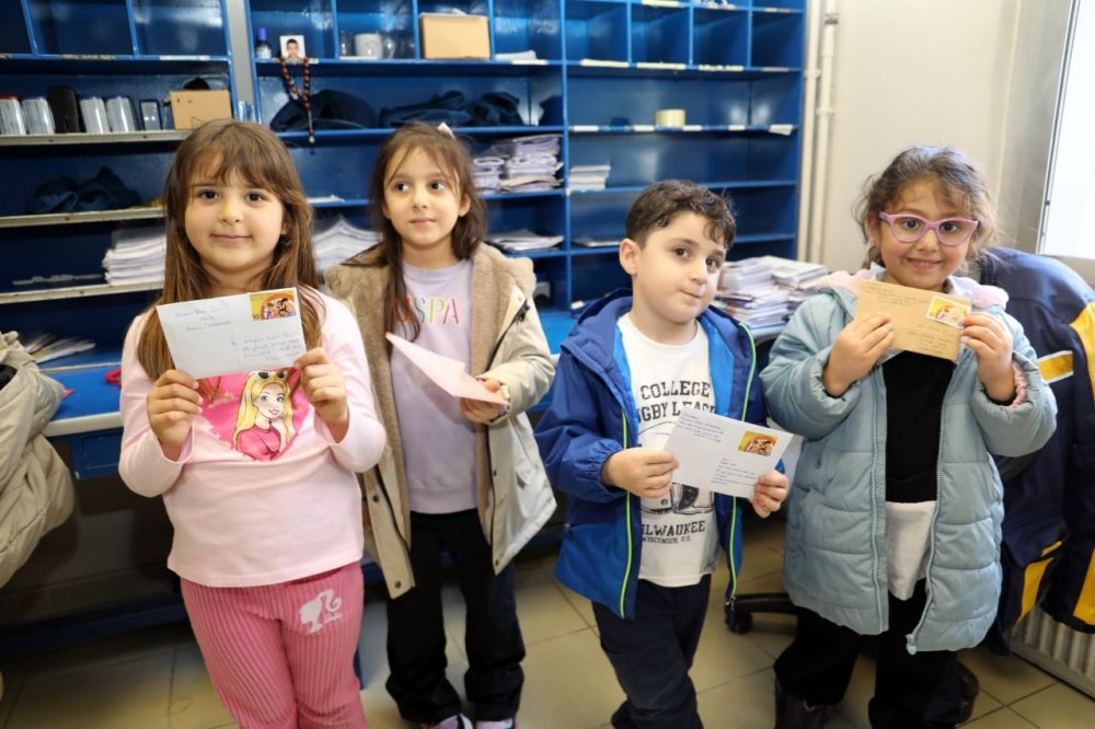 Minik Ellerden Büyük Mutluluk