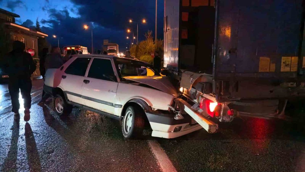 Otomobil Tıra Çarptı: 1 Yaralı