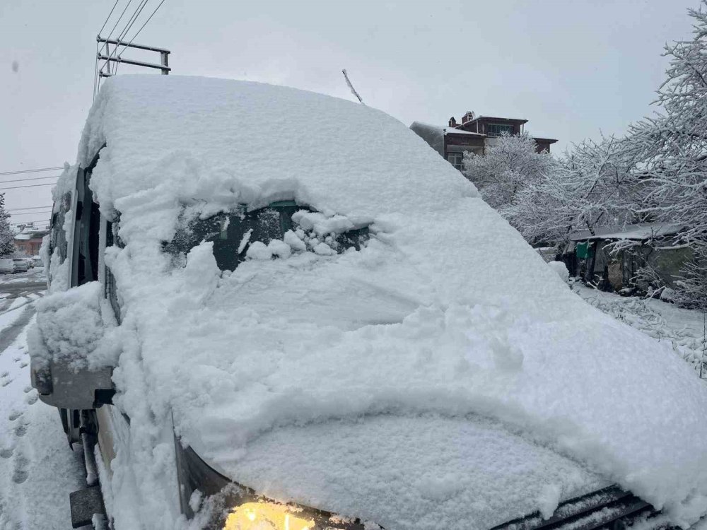 Şehir İçi Ve Yüksek Kesimler Beyaza Büründü