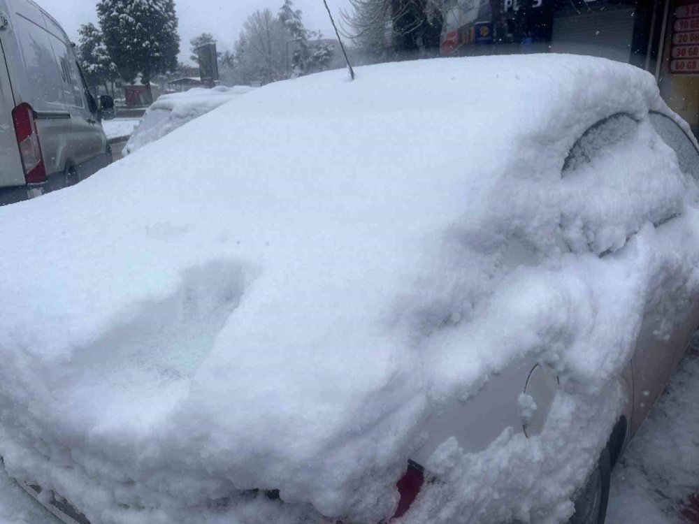 Şehir İçi Ve Yüksek Kesimler Beyaza Büründü
