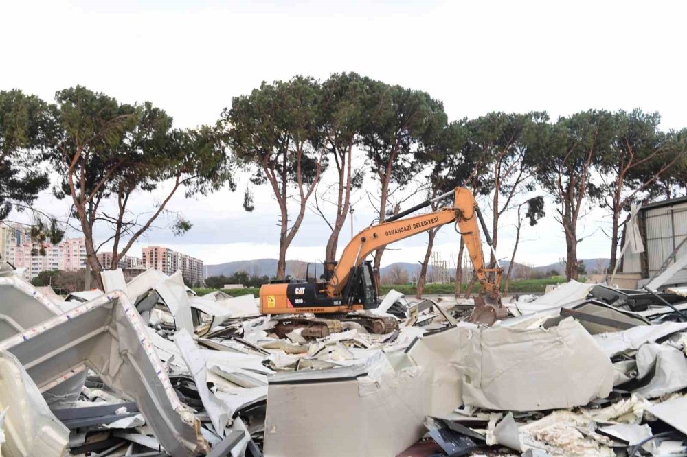 Tarım Arazisine Kaçak Yapılan Depolar Yıkıldı