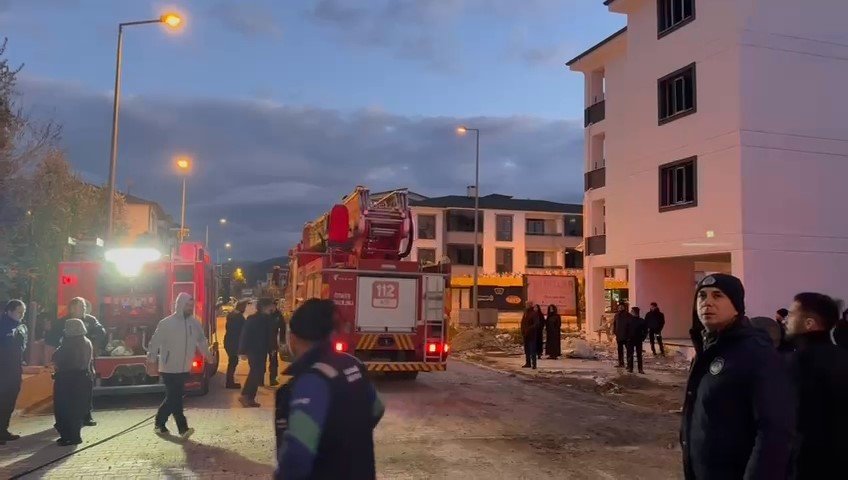 Evin Çatısı Alevlere Teslim Oldu