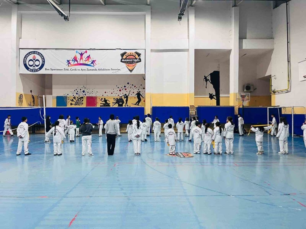 Koruma Altındaki Çocuklara Kuşak Bağlama Sürprizi