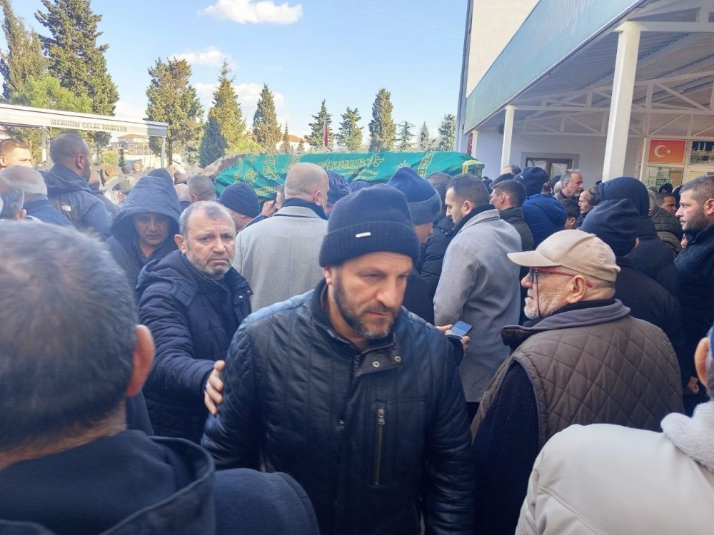 Pencereden Düşerek Hayatını Kaybeden 8. Sınıf Öğrencisi Son Yolculuğuna Uğurlandı