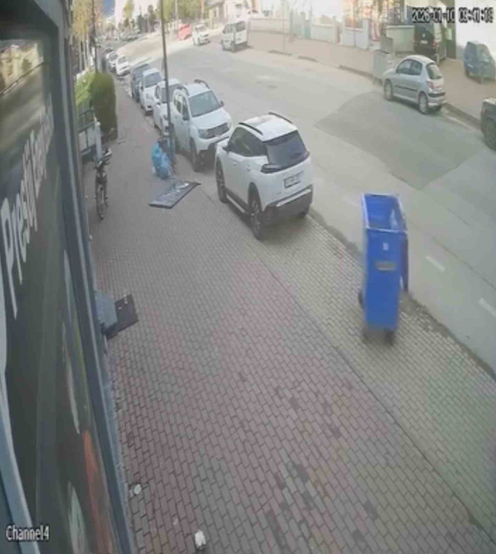 Şiddetli Lodos Tabelayı Kopardı, Facia Kıl Payı Atlatıldı