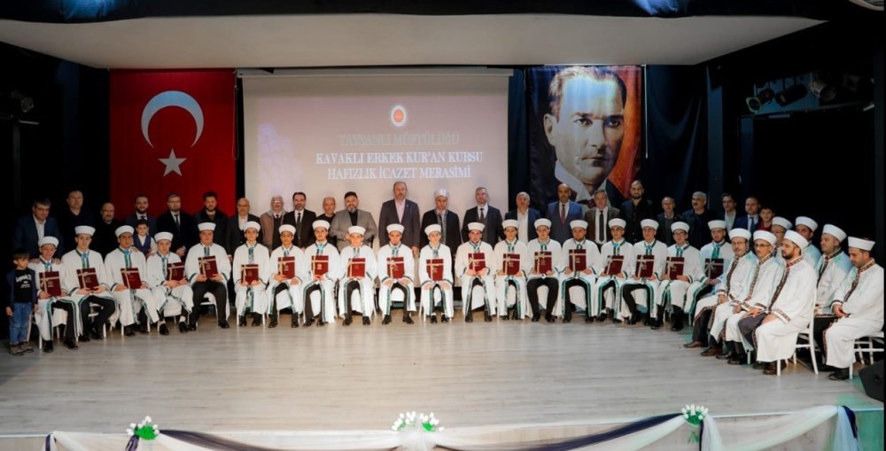 19 Hafız Belgelerini Aldı