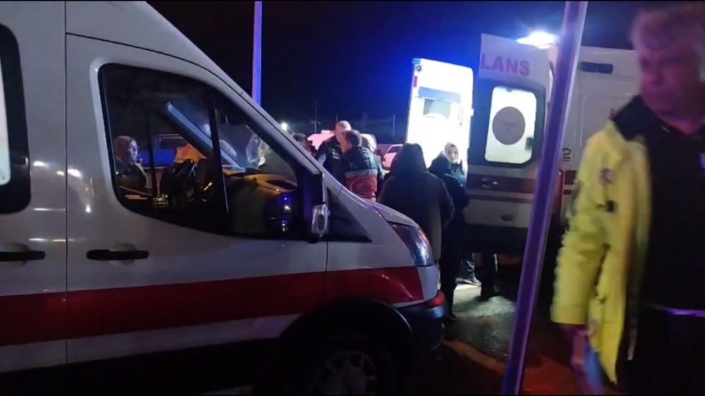 Ambulans İle Otomobil Çarpıştı: 1 Yaralı