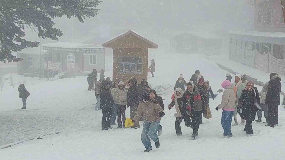 Kar Kalınlığı 60 Santimetreyi Geçti