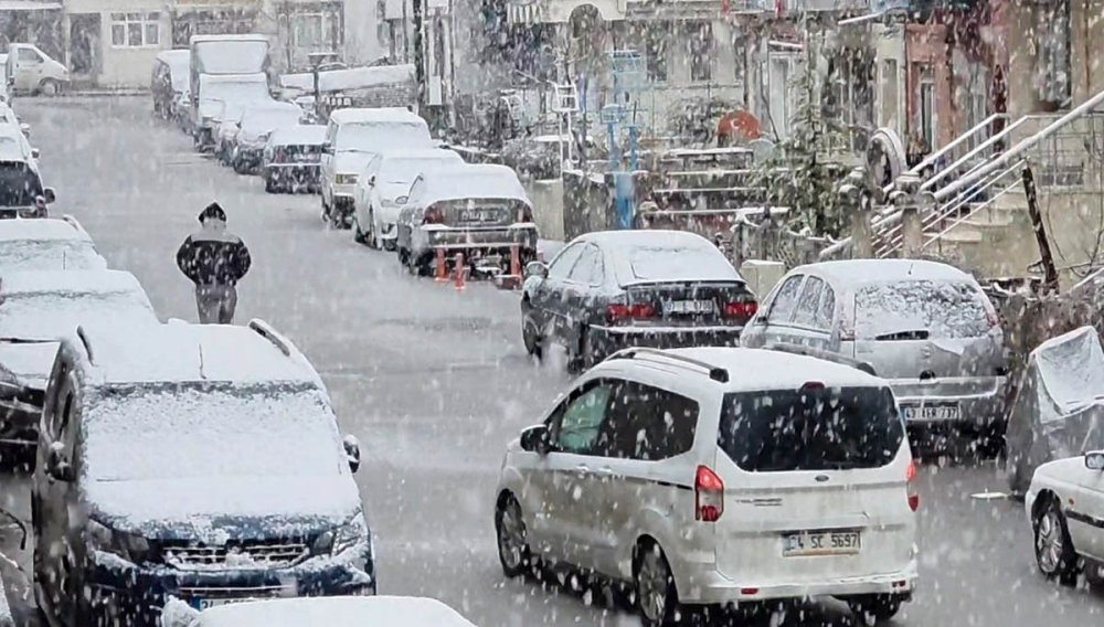 Kar Yağışı Ulaşımı Olumsuz Etkiledi
