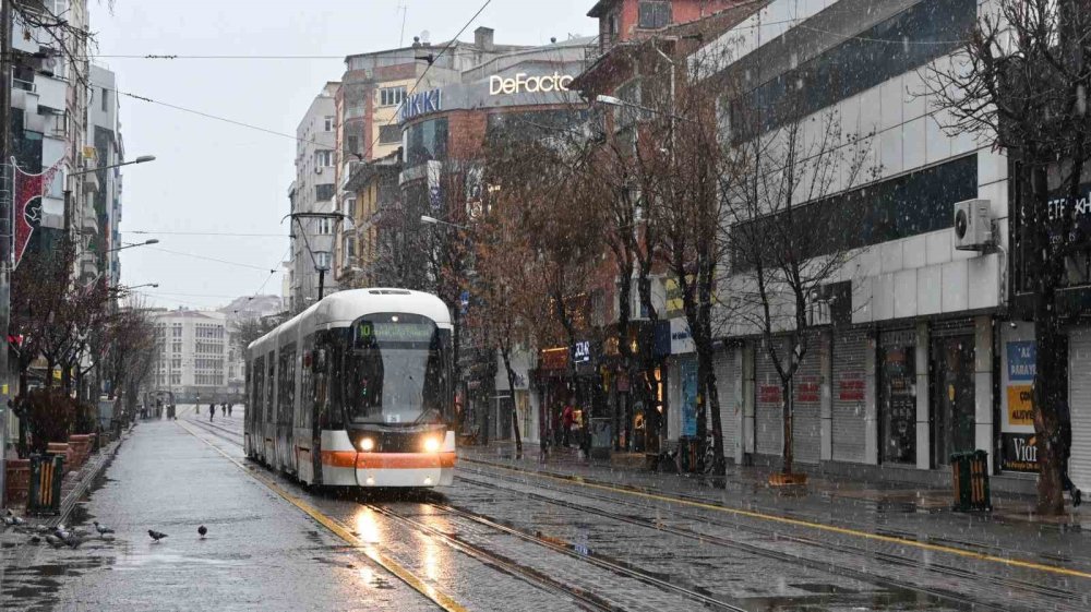 Sabah Saatlerinde Kar Yağışı Etkili Oldu