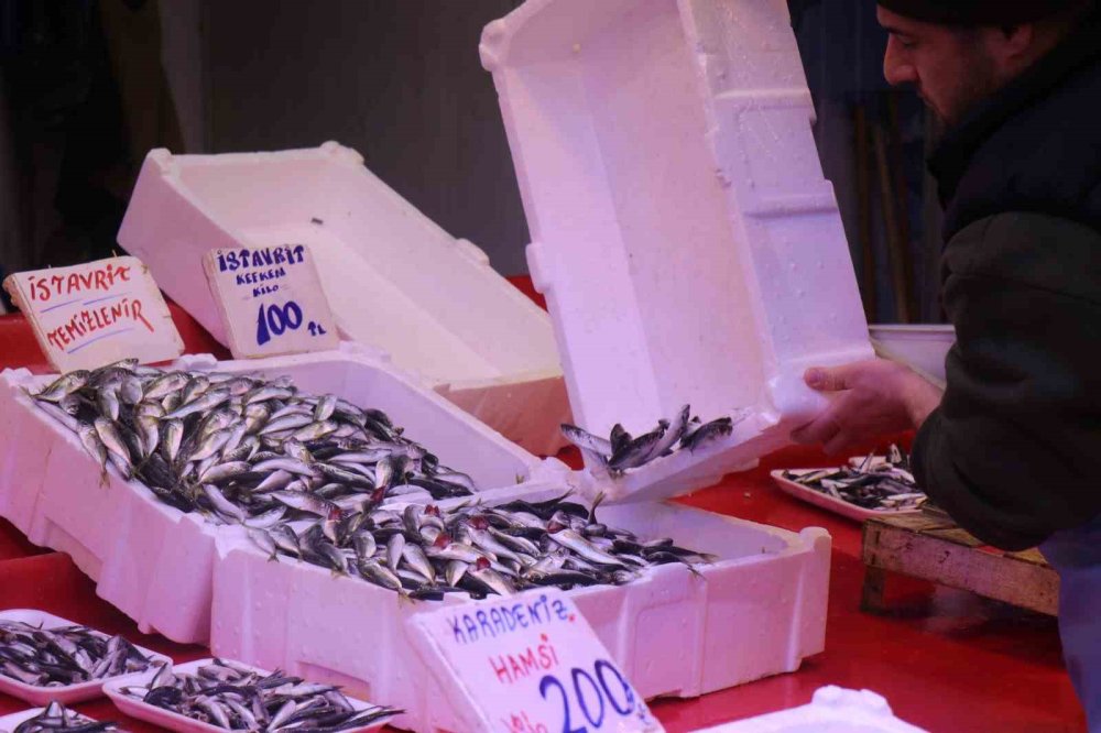 Tezgahlar İstavritle Doldu