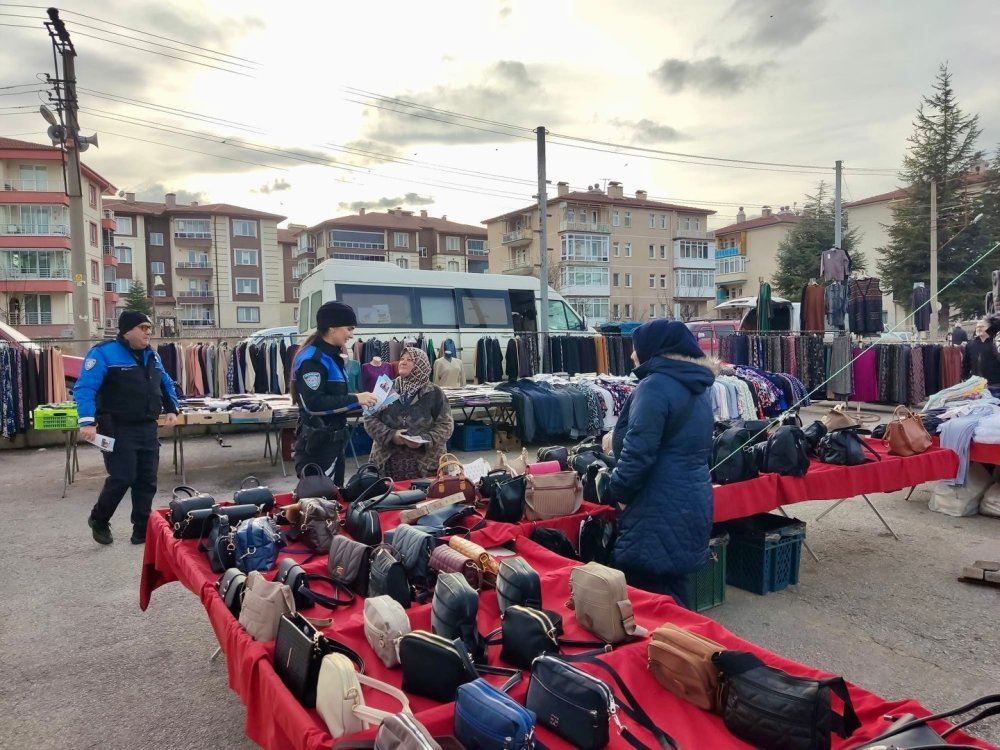 İl Emniyet Müdürlüğü’nden Semt Pazarlarında Bilgilendirme Çalışması