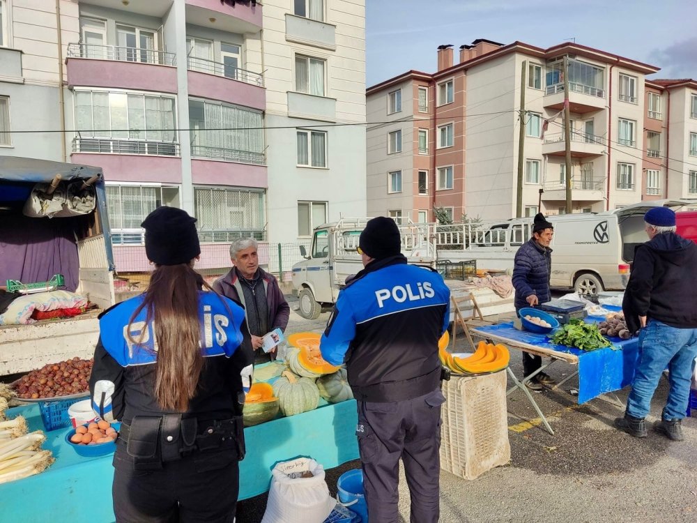 İl Emniyet Müdürlüğü’nden Semt Pazarlarında Bilgilendirme Çalışması