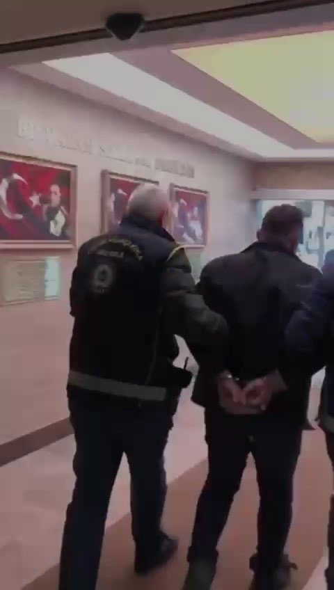 Minibüs Kasasındaki Göçmenleri Polis Yakaladı