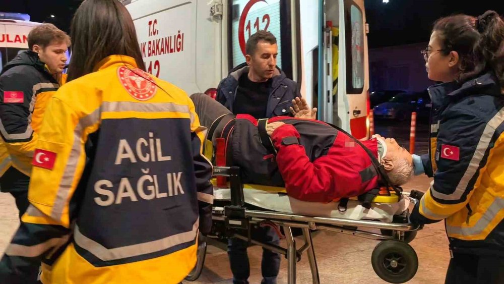 Motosiklet Yayalara Çarptı: 1’i Ağır 2 Yaralı