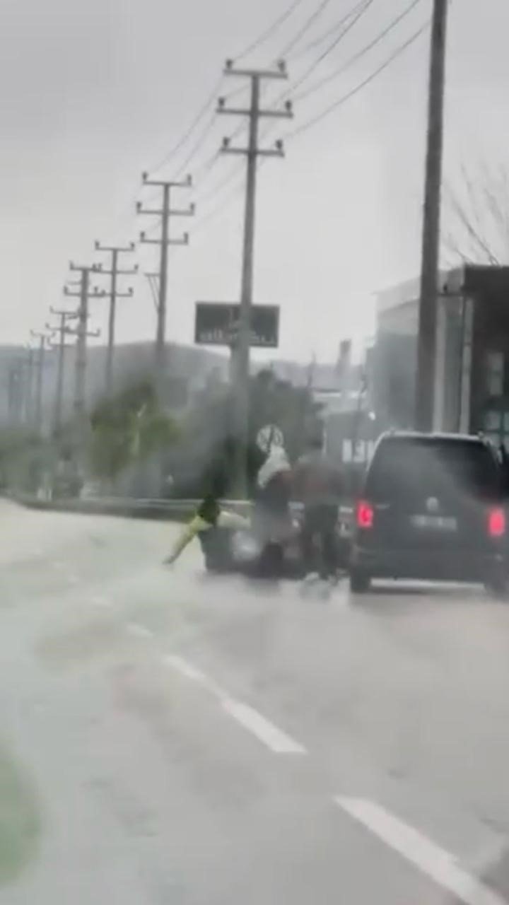 Tartıştığı Kuryeyi Dövdü: O Anlar Kameraya Yansıdı