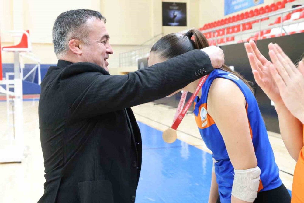 Voleybol Grup Müsabakaları Tamamlandı