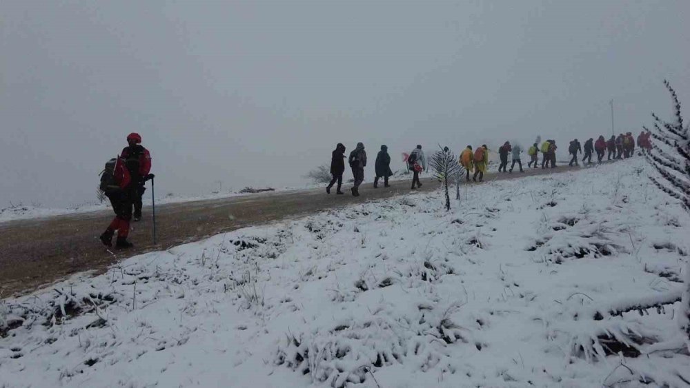 18 Yıllık Vefa: Akut, İnönü Zaferi’ni Kar Altında Kutladı