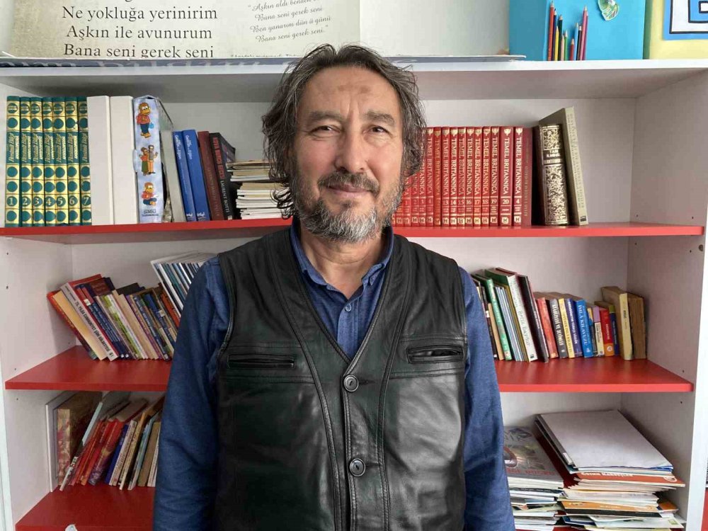 Kaybettiği Telefonu İçin Şiir Yazdı