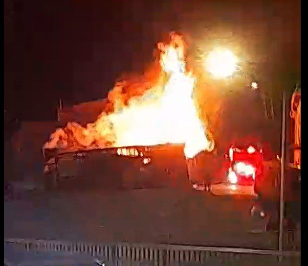 Ahşap Dolu Depoda Yangın!