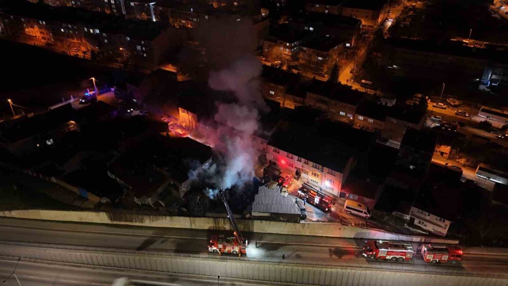 Ahşap Dolu Depoda Yangın!