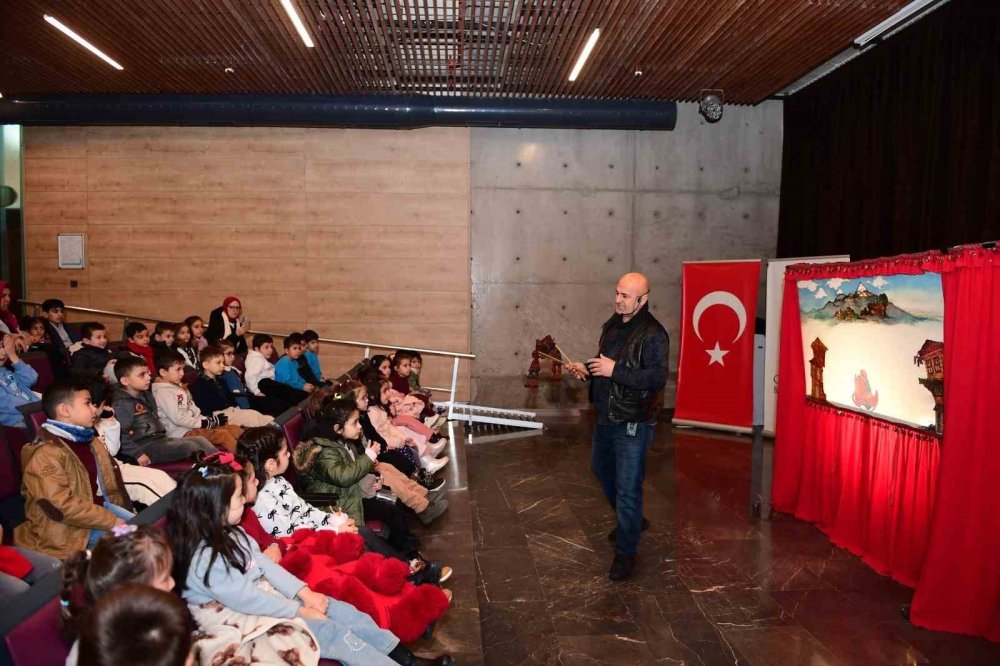 Geleneksel Karagöz Oyunu Çocuklarla Hayat Buldu