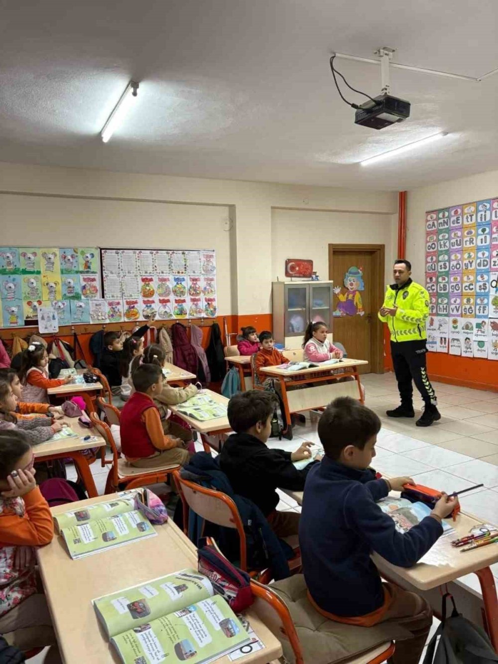 Öğrencilere Trafik Eğitimi Verildi