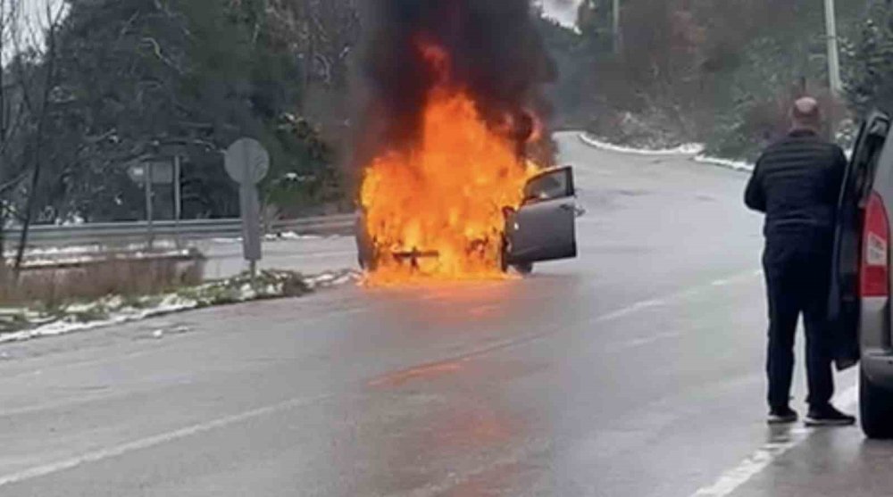 Otomobil Alev Topuna Döndü