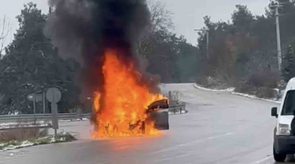 Otomobil Alev Topuna Döndü