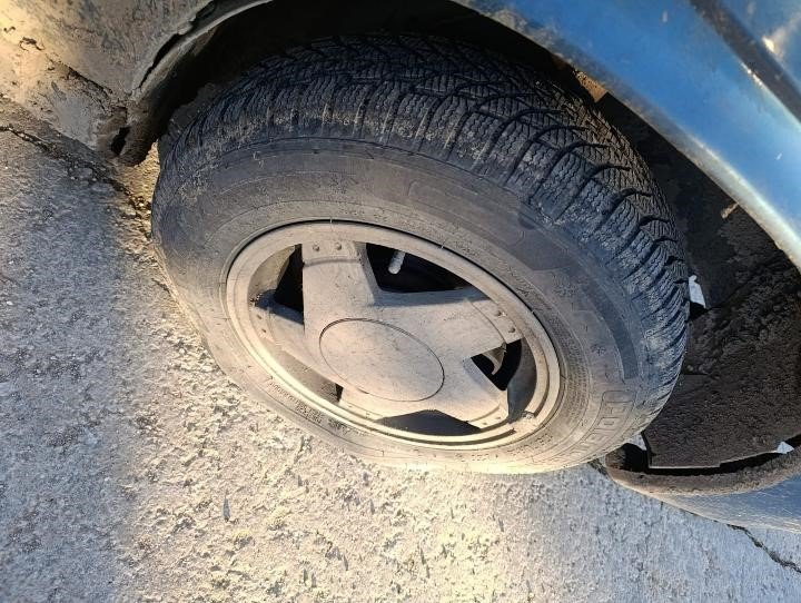 Yoldaki Çukur Trafiği Tehlikeye Atıyor