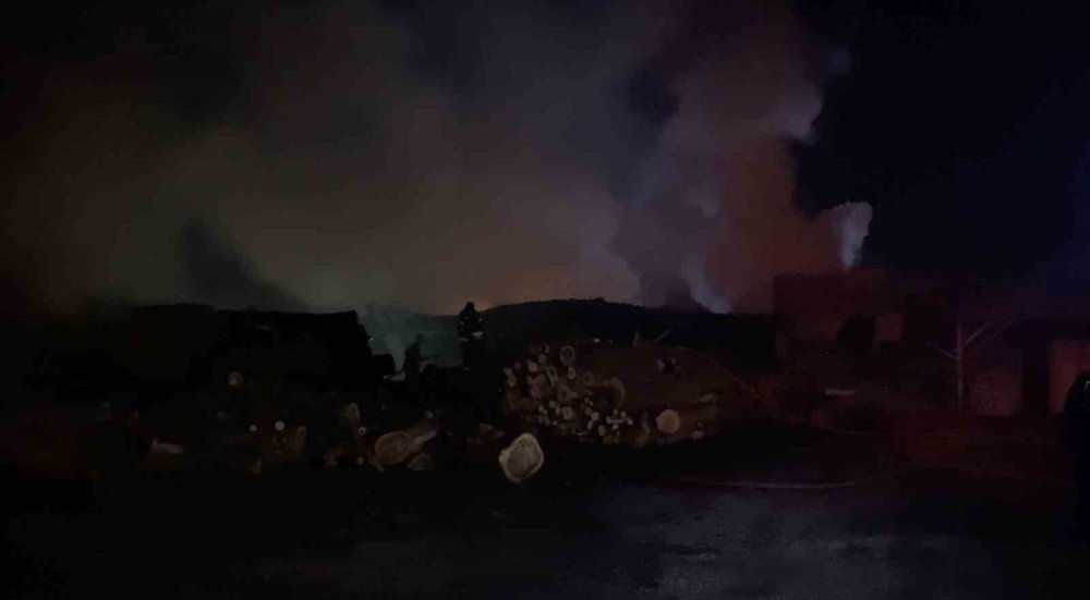 Ahşap Palet Fabrikasındaki Yangın Kontrol Altına Alındı