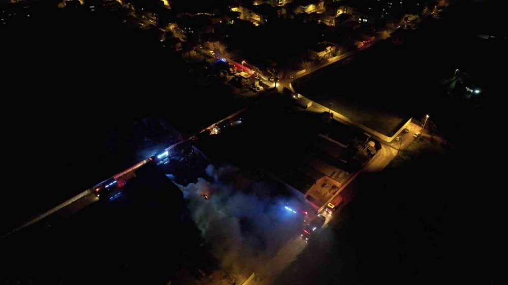 Ahşap Palet Fabrikasındaki Yangın Kontrol Altına Alındı